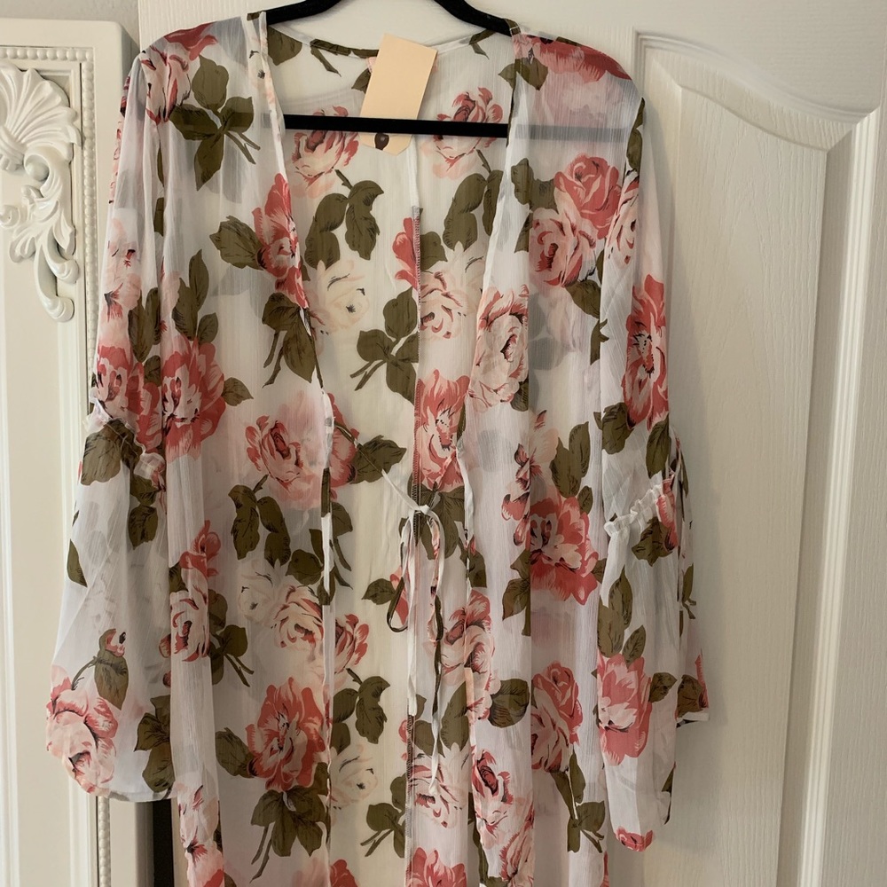 RESERVED 🔒 Gorgeous Floral Sheer Kimono Wrap - Picture 6 of 8